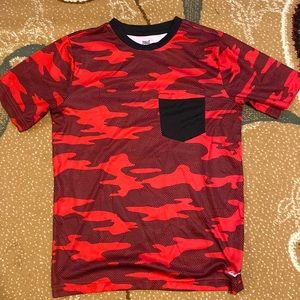 Red/black Everlast t-shirt